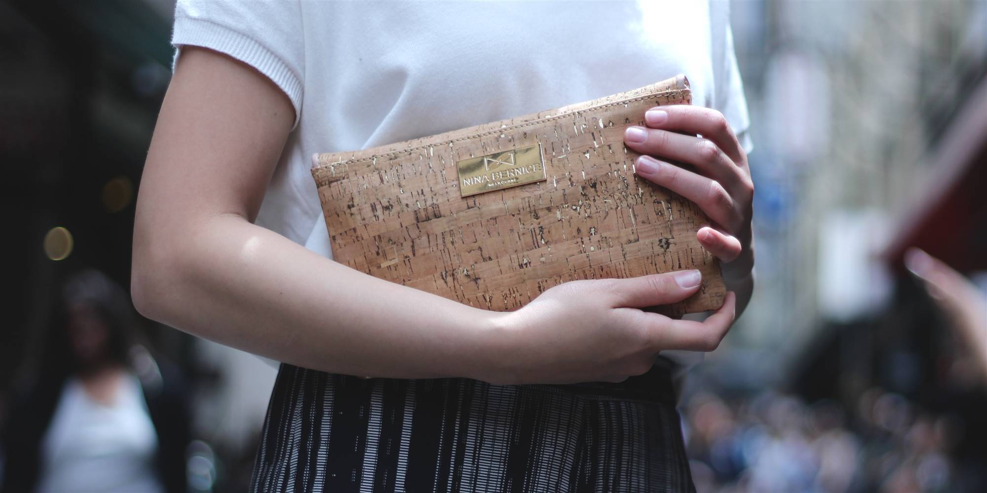 Los bolsos veganos de Nina Bernice están realizados en corcho sostenible.