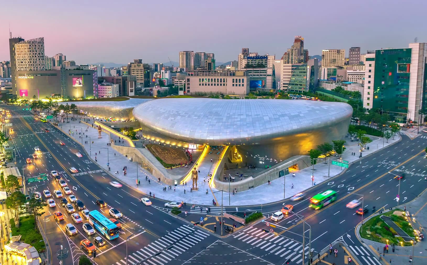 Dongdaemun Design Plaza, Seúl (Corea del Sur)