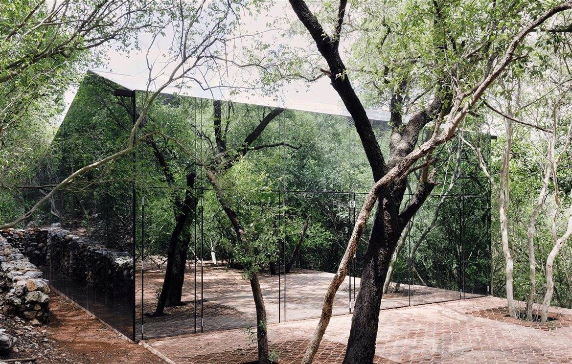 La casa reflectante de Tatiana Bilbao en México. [] La casa reflectante de Tatiana Bilbao en México