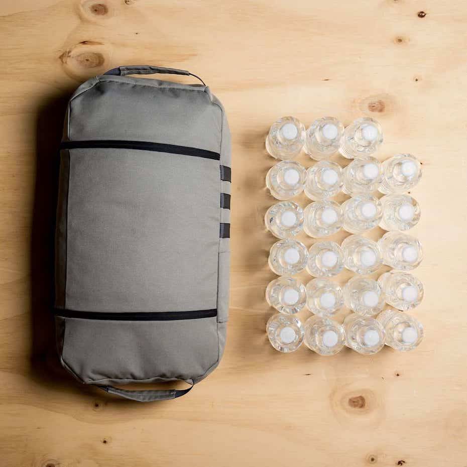 8hz ha creado una mochila de viaje hecha de botellas de plástico reciclado