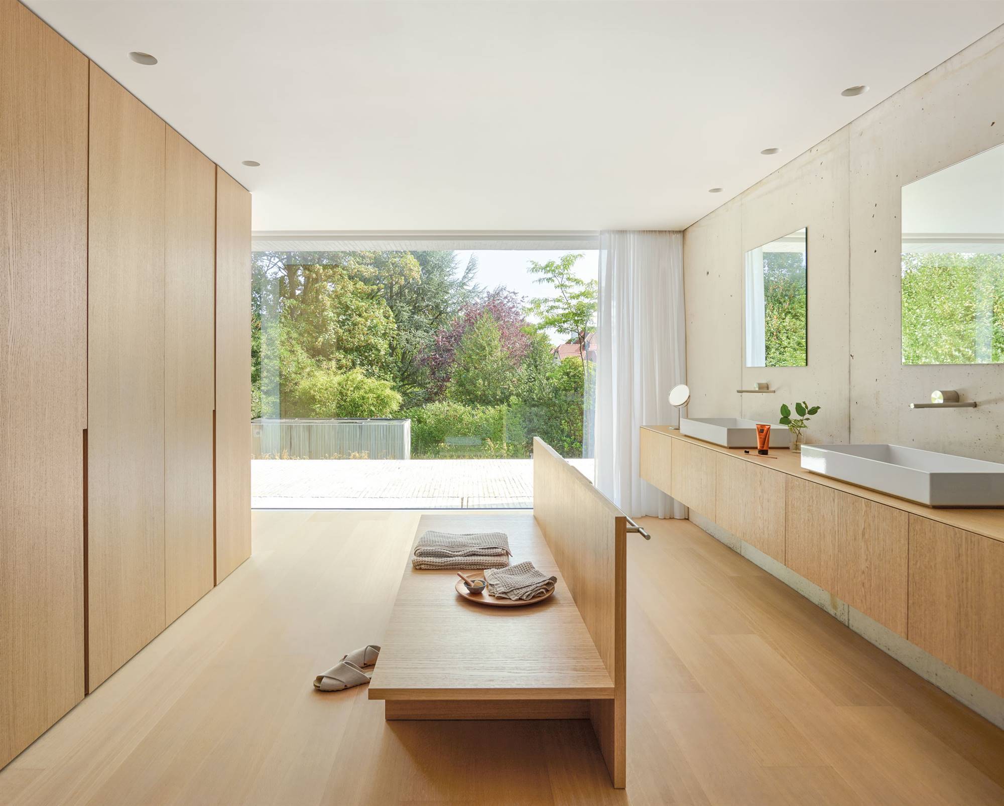 baño con muebles a medida madera 