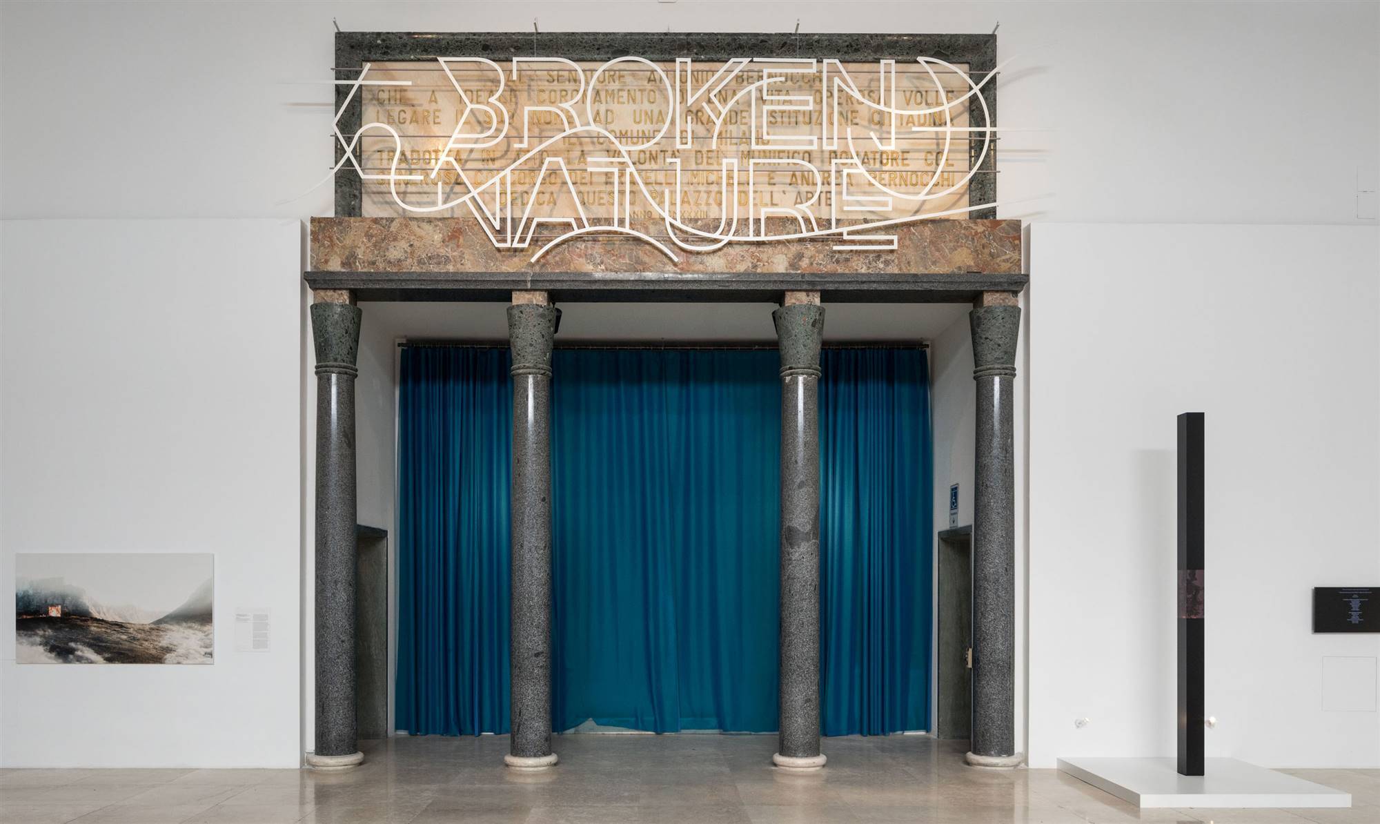 Entrada a la Exposición principal de la Triennale de Milán 2019, con Totems de Neri Oxman y The Mediated Matter Group del Massachusetts Institute of Technology. Foto: Gianluca Di 