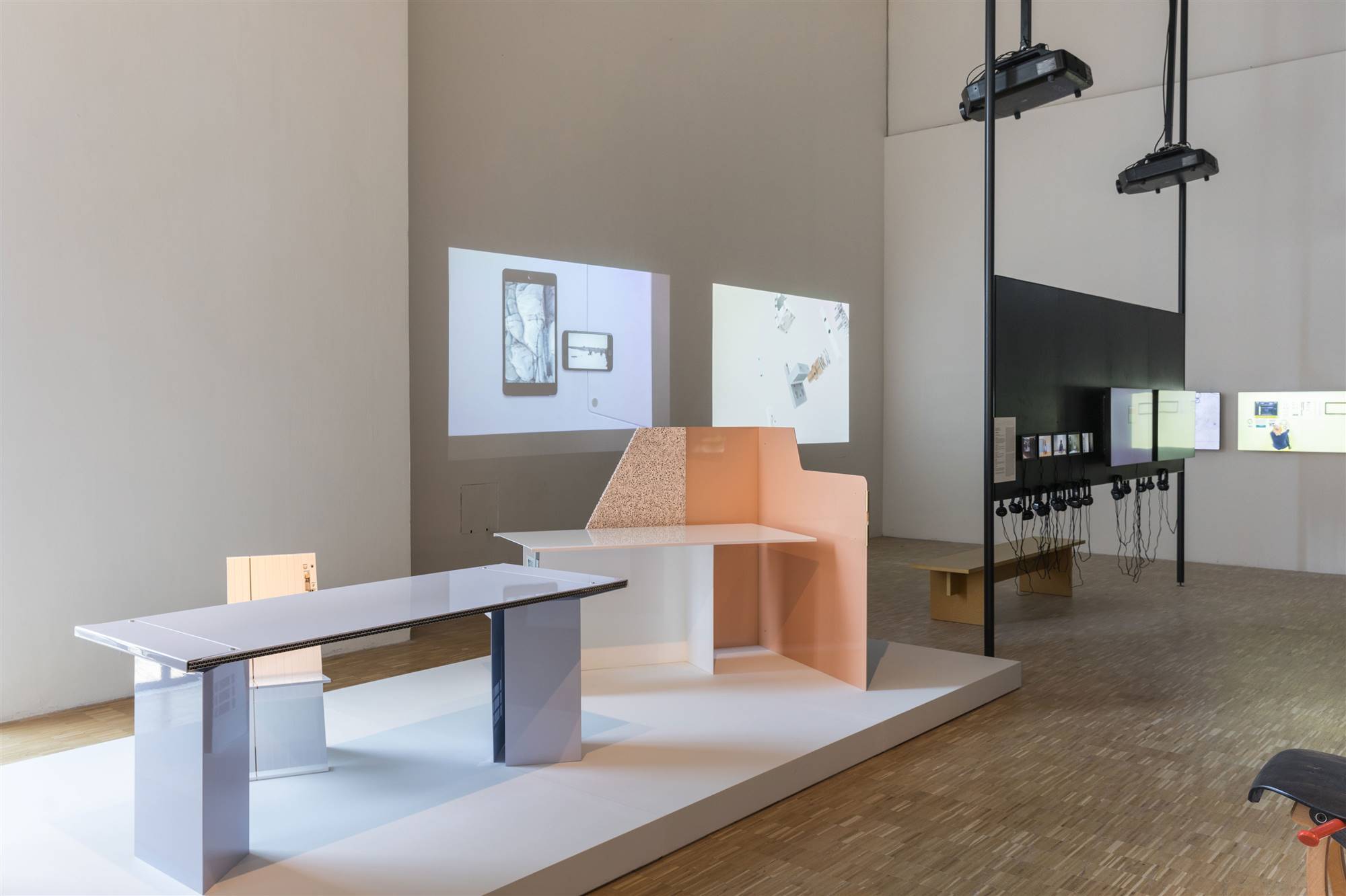Proyecto Ore Streams, de Simone Farresin y Andrea Trimarchi del estudio Formafantasma, en La Triennale de Milán. Foto: Gianluca Di Ioia