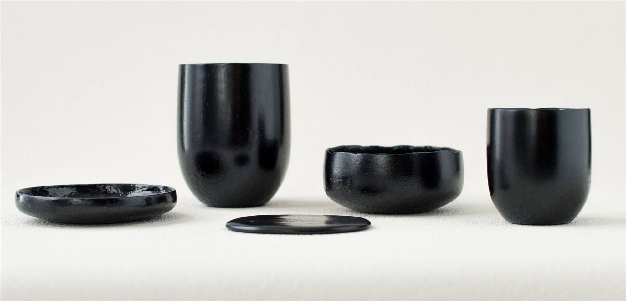 Piezas de la vajilla creada por Kosuke Arak, Anima