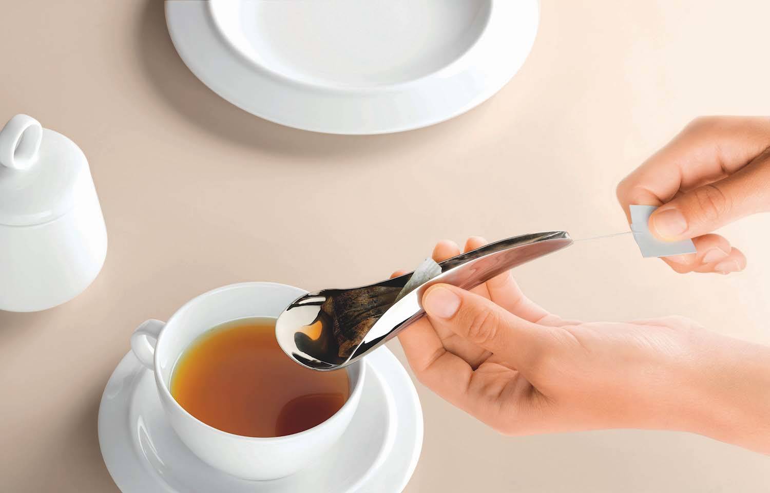 Cuchara para bolsita de té Teo de Lucy D para Alessi