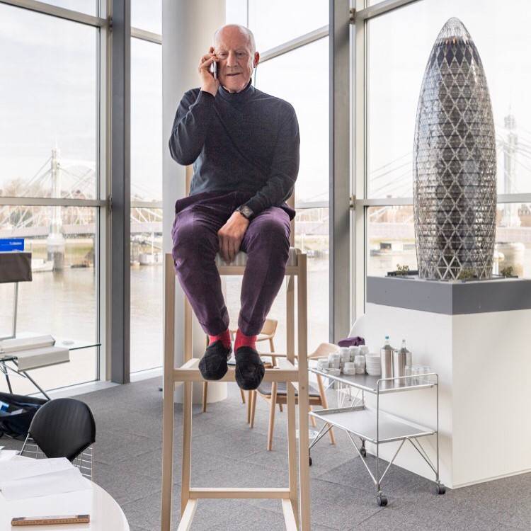 Norman Foster Instagram. Su perfil de instagram nos muestra a un Foster desinhibido y muy divertido.