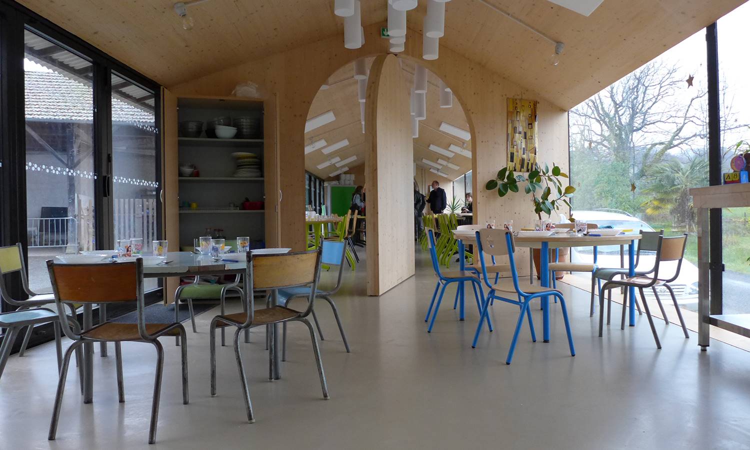 Comedor Escolar en Montbrun-Bocage, Francia, BAST