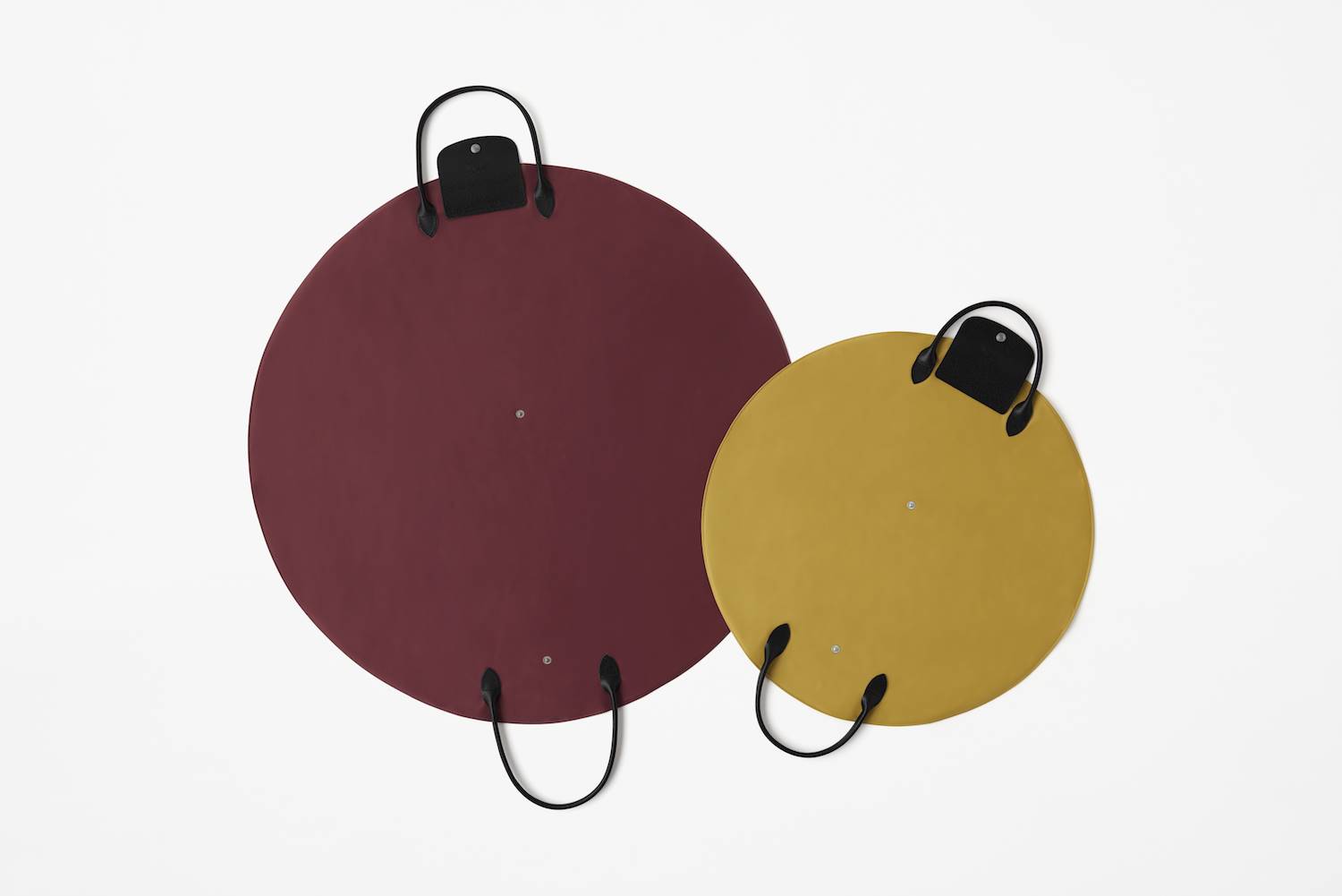 Bolso Katachi diseñado por Nendo para Longchamp 2. Bolso Katachi, de Nendo, con forma circular.