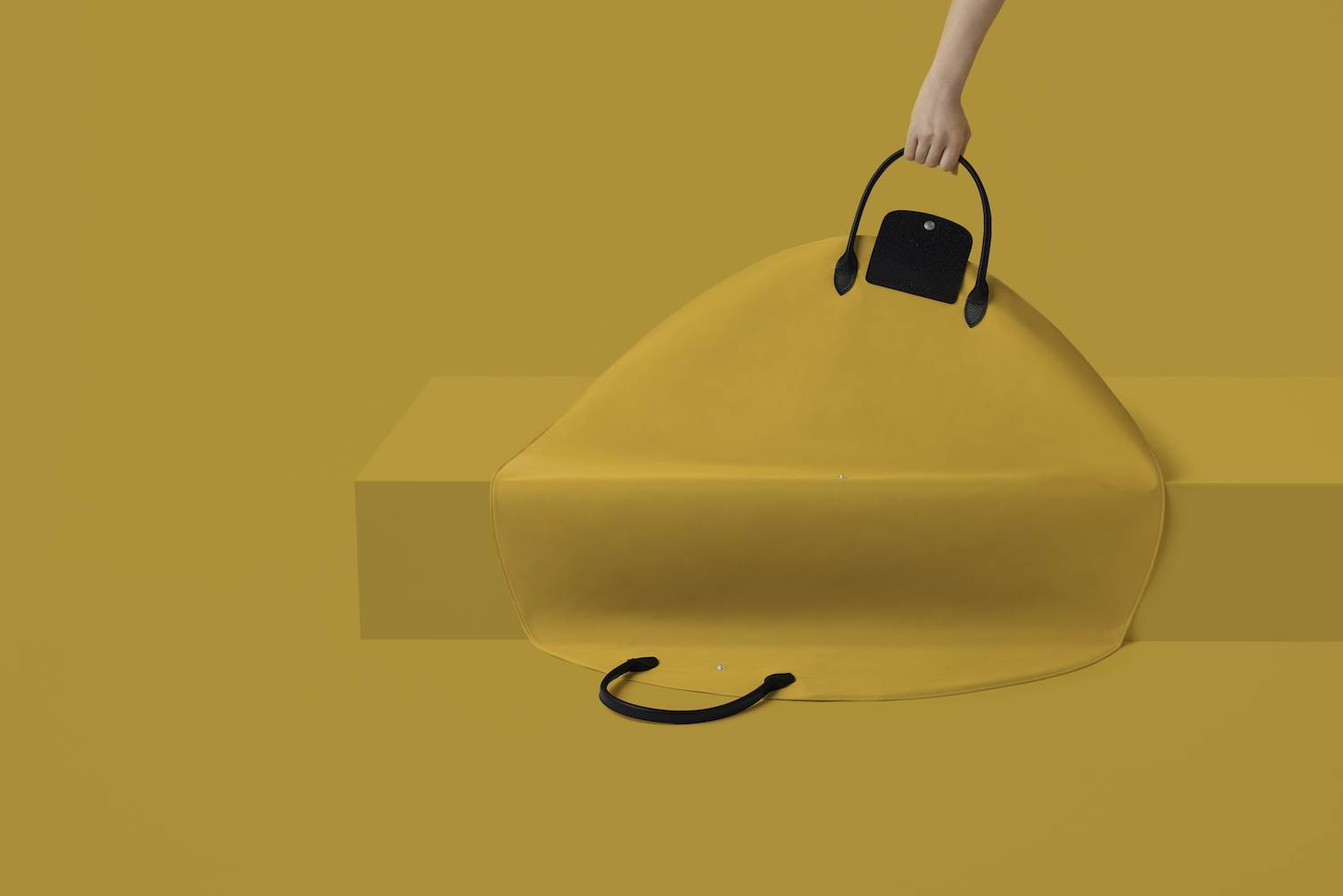 Bolso Katachi diseñado por Nendo para Longchamp 3. El modelo circular es el más flexible de los tres. 