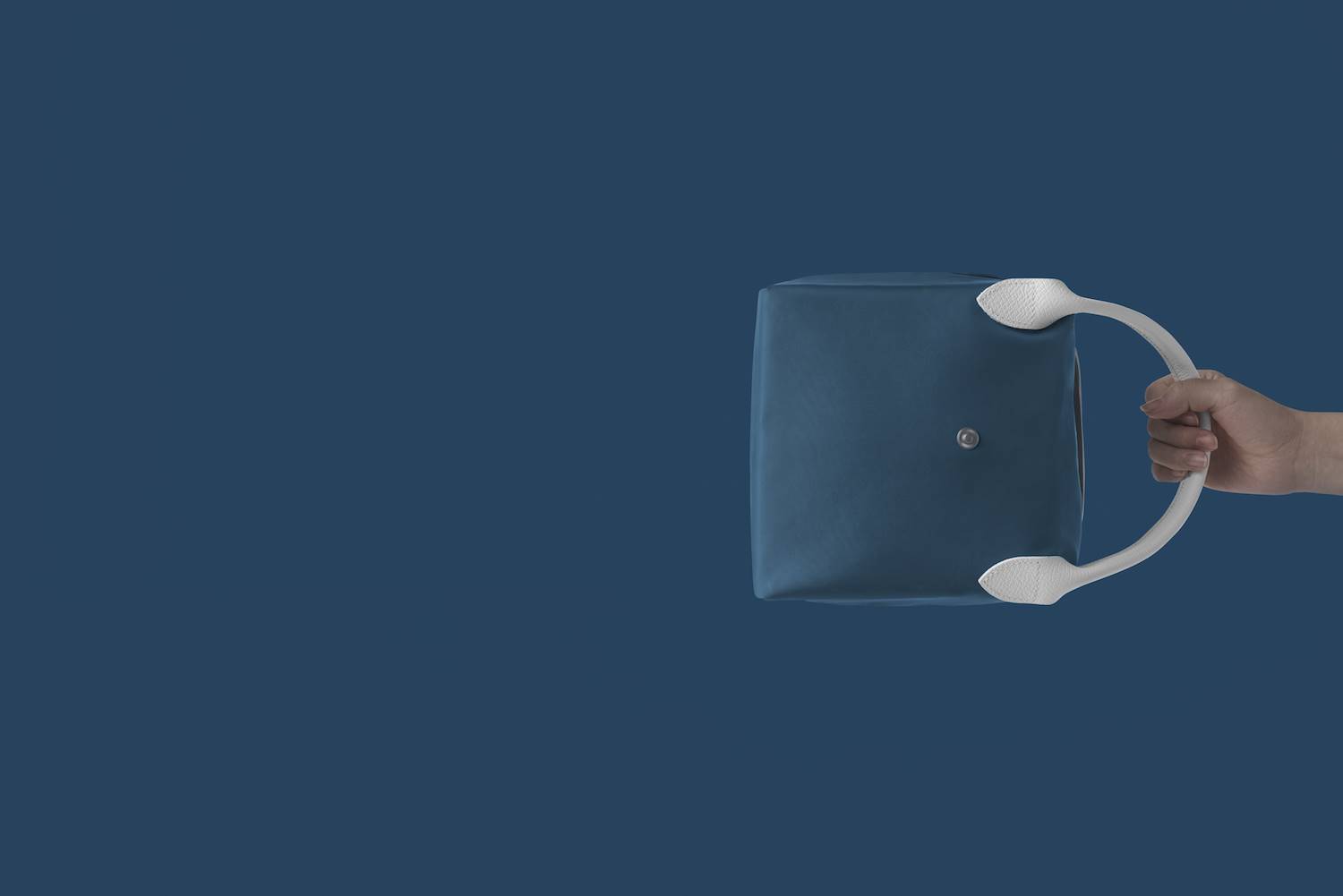 Bolso Katachi diseñado por Nendo para Longchamp 6. Le Pliage nació siendo de nylon ultraligero y en 2012 también empezó a producirse en piel.