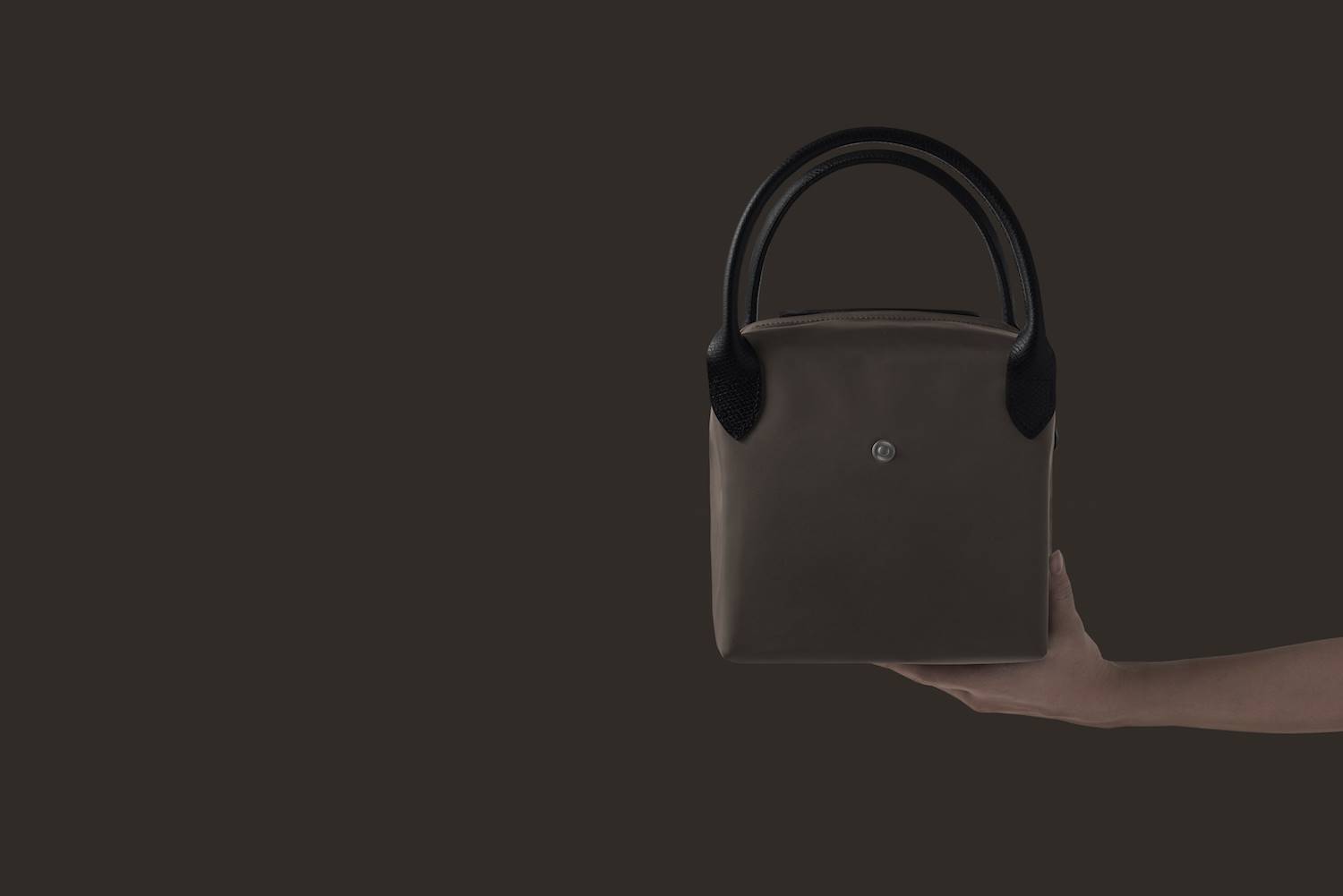 Bolso Katachi diseñado por Nendo para Longchamp 7. Longchamp puso al mercado el primer Le Pliage en 1993.