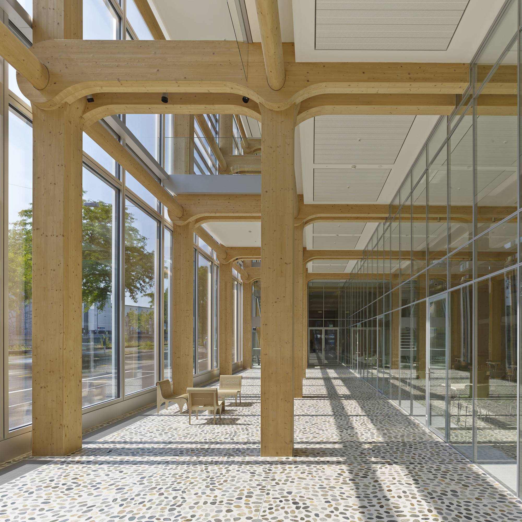 Edificio de Oficinas Tamnedia por Shigeru Ban.