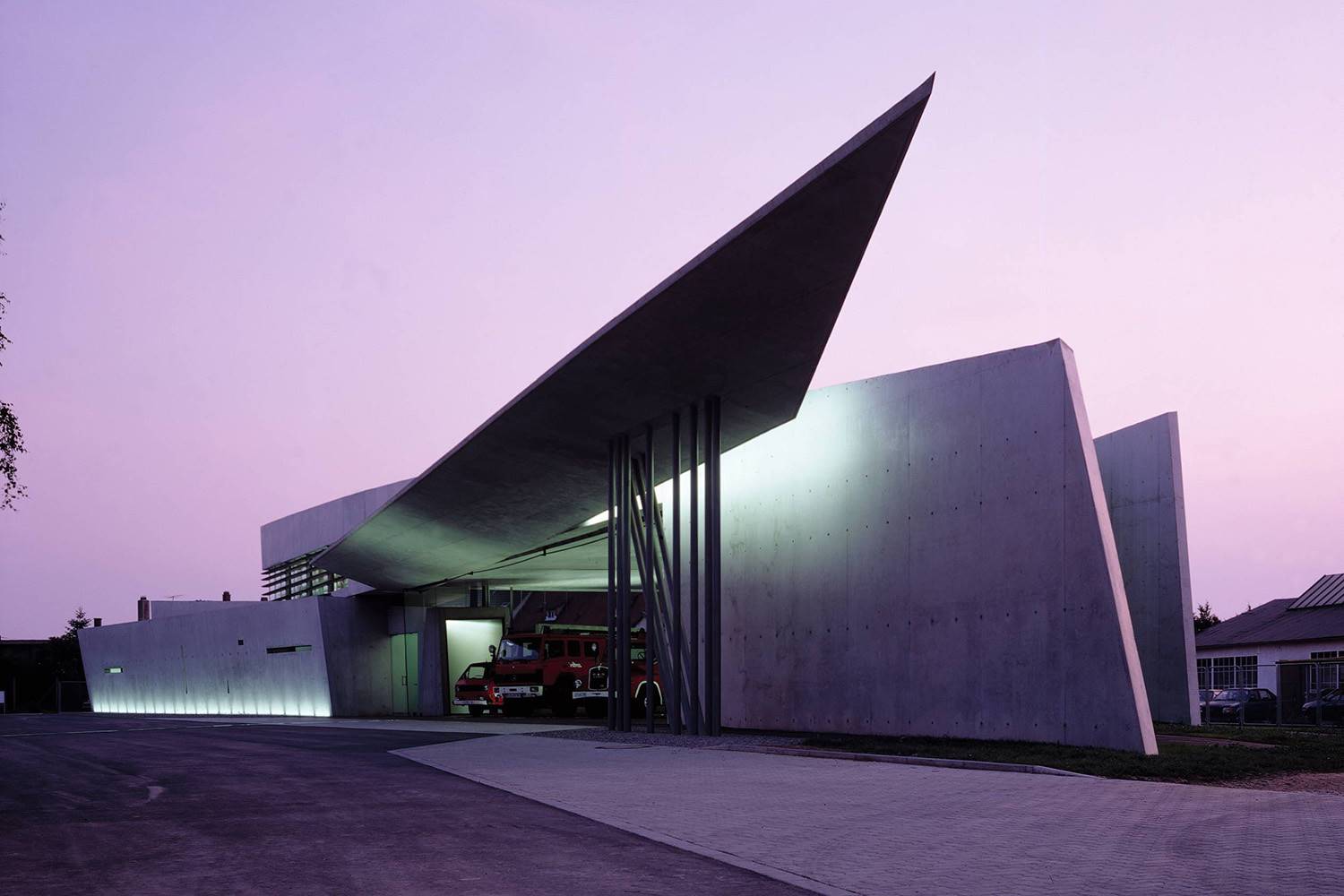  Estación de bomberos del campus Vitra, Weil am Rhein, Alemania, Zaha Hadid (1993)