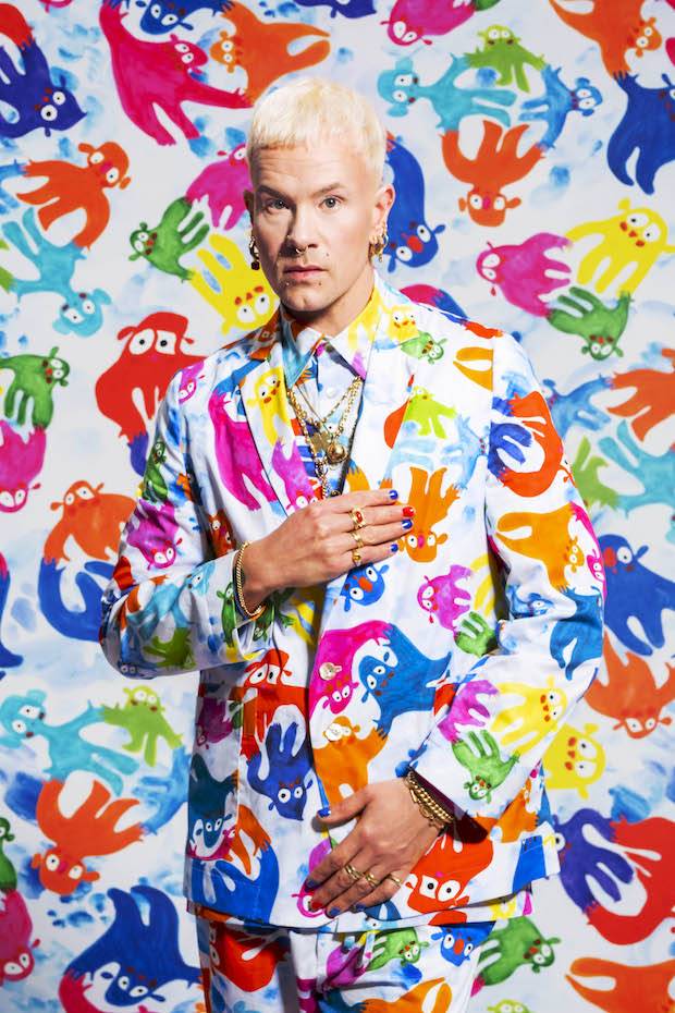 Retrato de Bas Kosters, el artista que ha creado el estampado de la colección limitada.