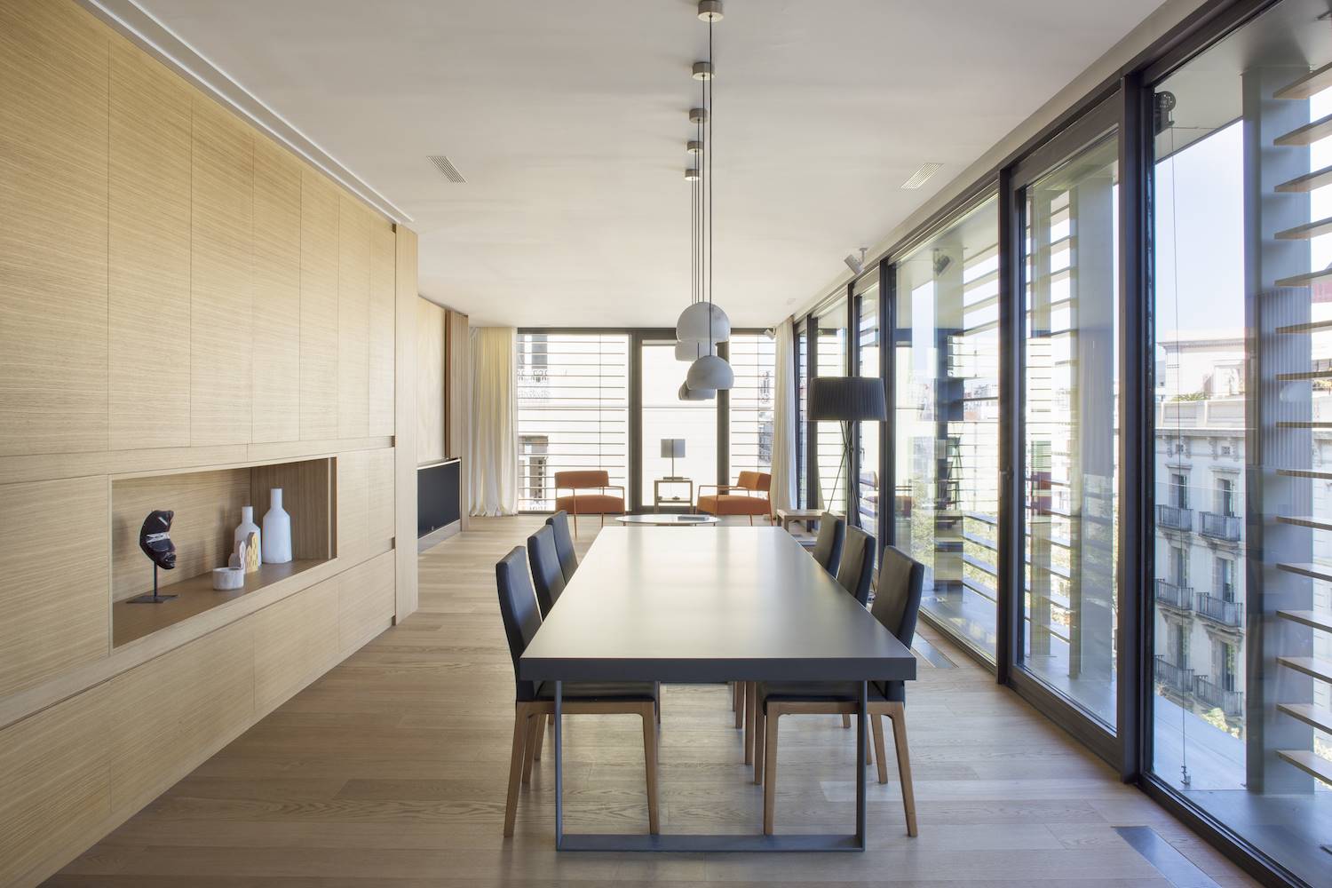 Comedor de ático del Eixample por La Casa por el Tejado. 