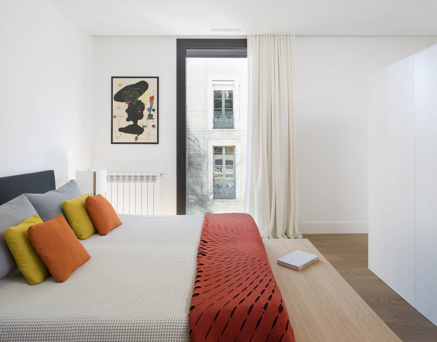 Habitación de ático en el Eixample de Barcelona por La Casa por el Tejado. 