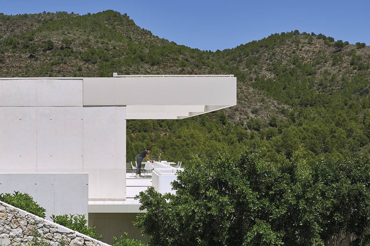 La Cantera, una casa enclavada en la ladera de la montaña en Valencia. Ramón Esteve