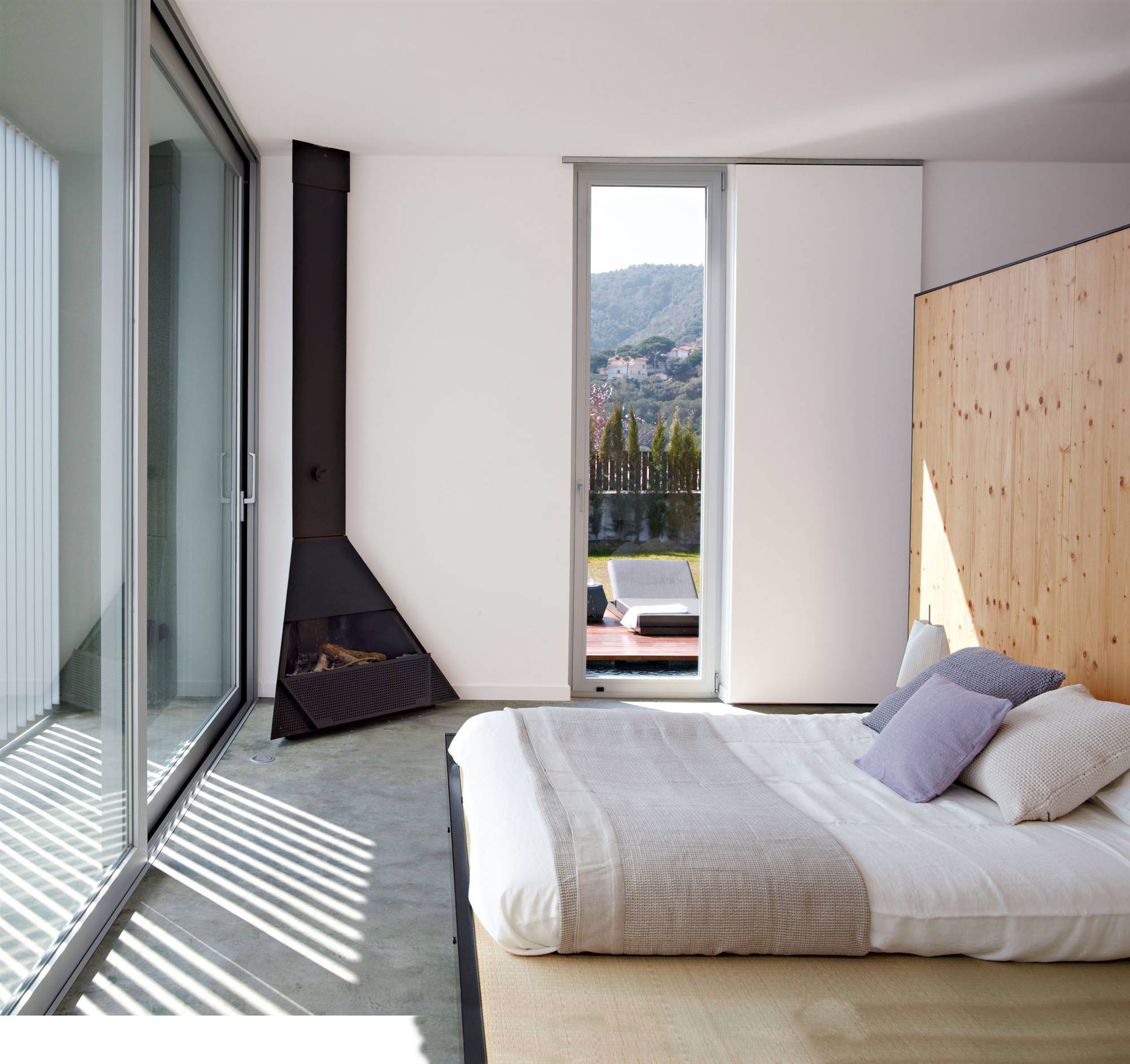 dormitorio con chimenea. Un rincón cálido