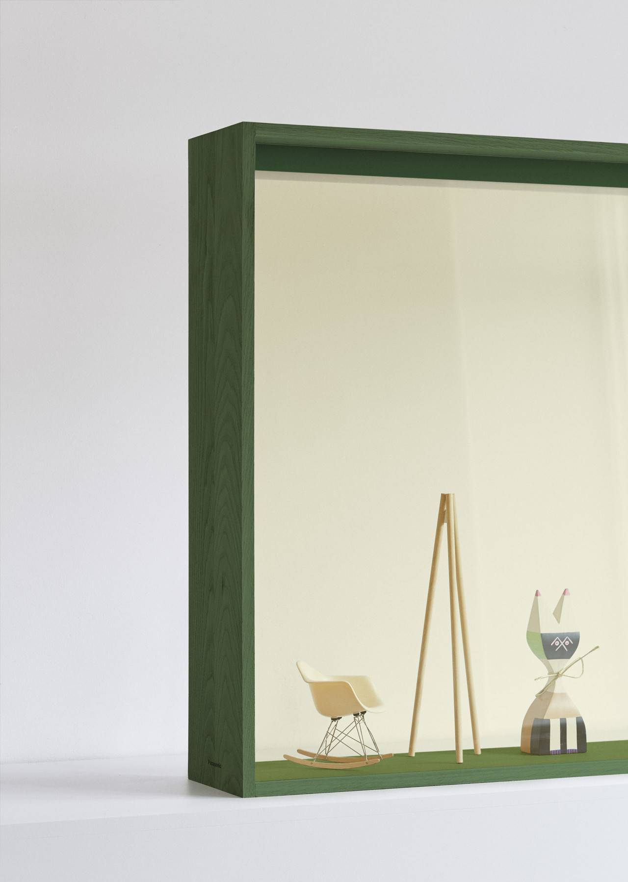 El marco, al ser de madera, se puede pintar del tono deseado, para que encaje al 100% con el mueble sobre el que se ubique.