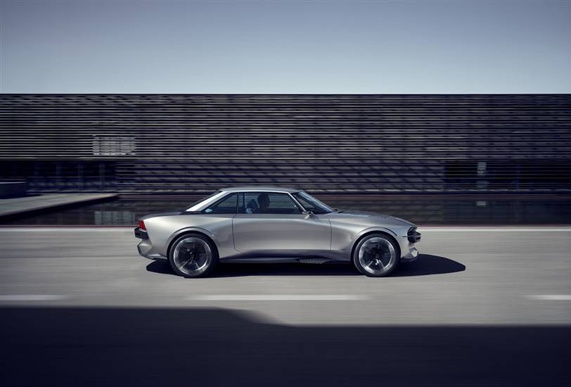 El diseño del Peugeot e-Legend Concept se inspira en el mítico 504 Coupé de la marca francesa