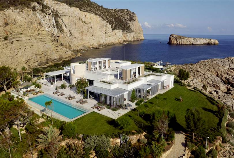 La villa Sa Ferradura en Ibiza, una construcción de los años setenta reformada en 2017 por Jaime Romano y Roberta Jurado, ganadora de la quinta edición de los Premios 3 Diamantes