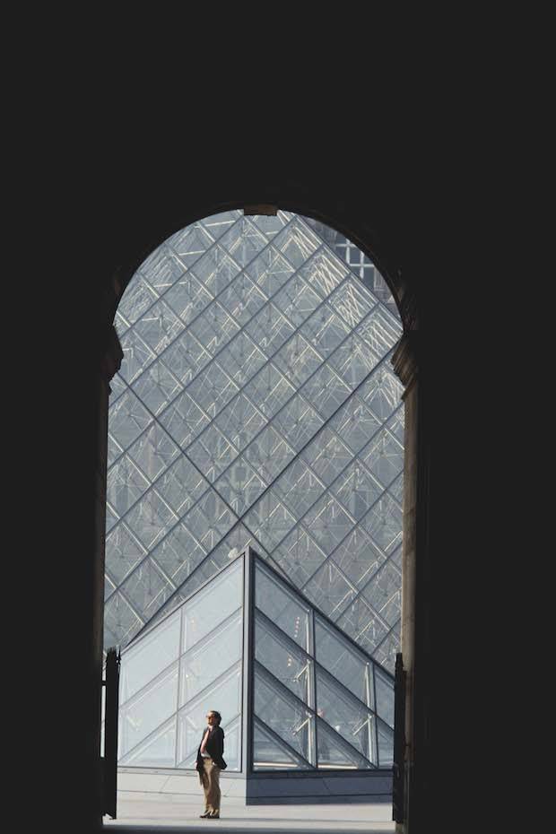 Pirámide del Museo del Louvre, 1989 Ieoh Ming Pei