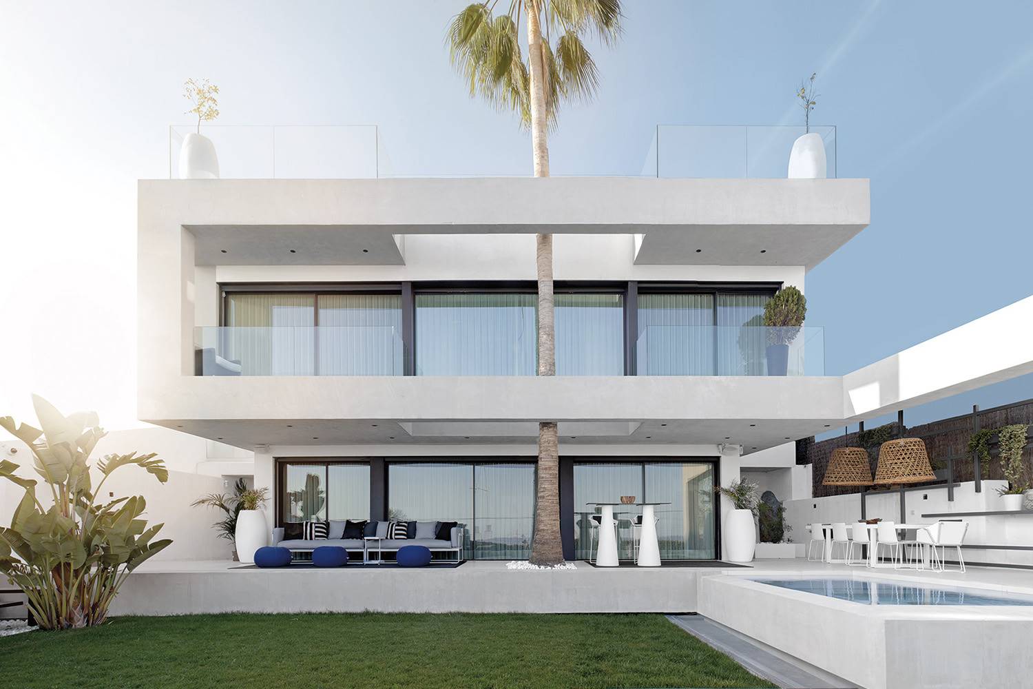 circulo cuadrado sitges jardin fachada frontal. 