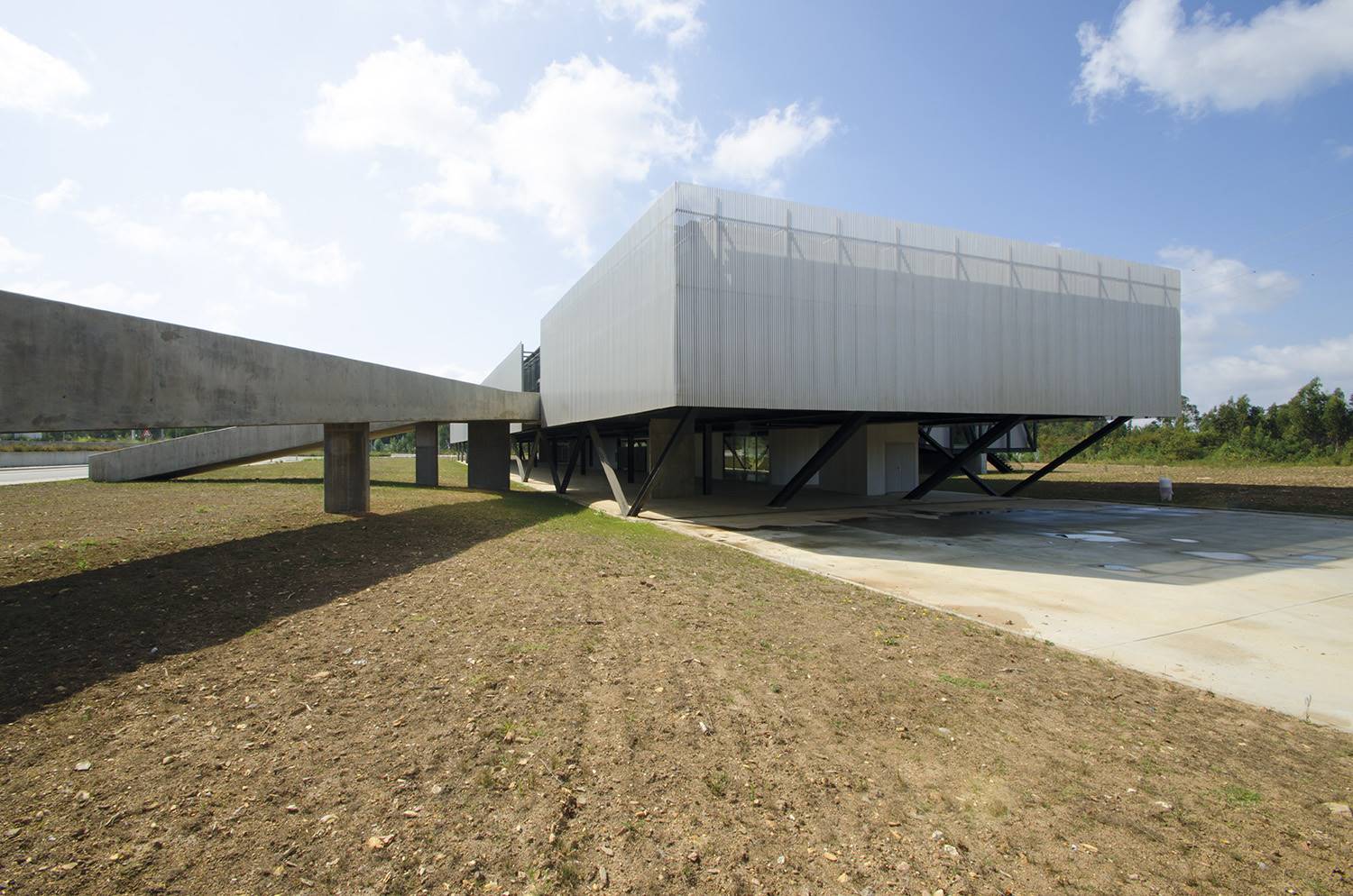 Centro de negocios del área de acogida empresarial de Oliveira de Azeméis (Portugal), de Telmo Castro y Pedro Mendes, premio Descubrir