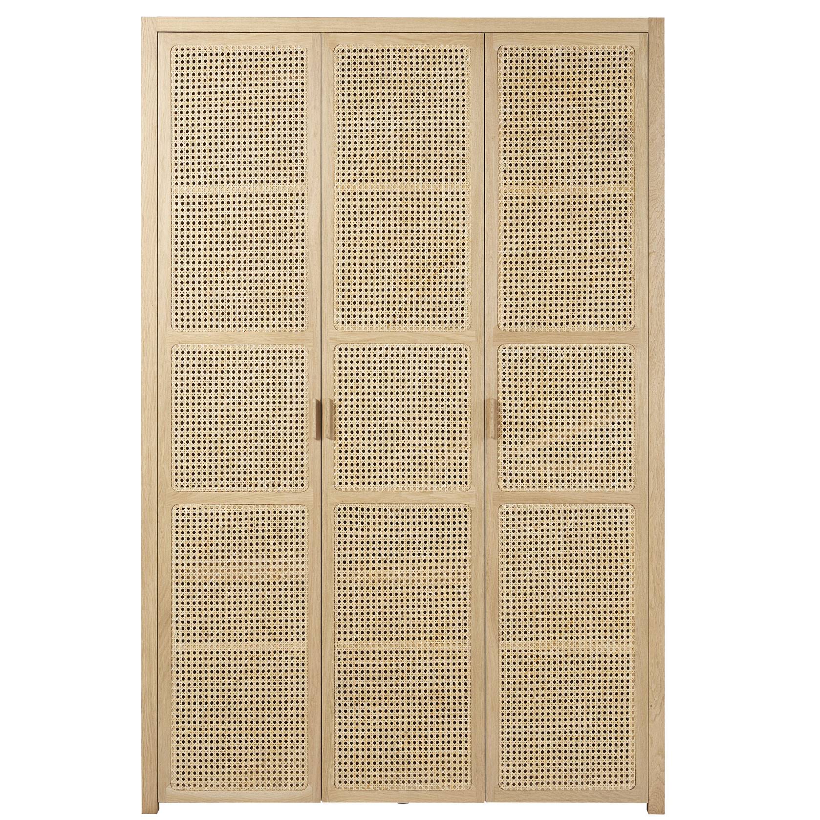 guardarropa de tres puertas realizadas con rejilla de mimbre de Maisons du monde
