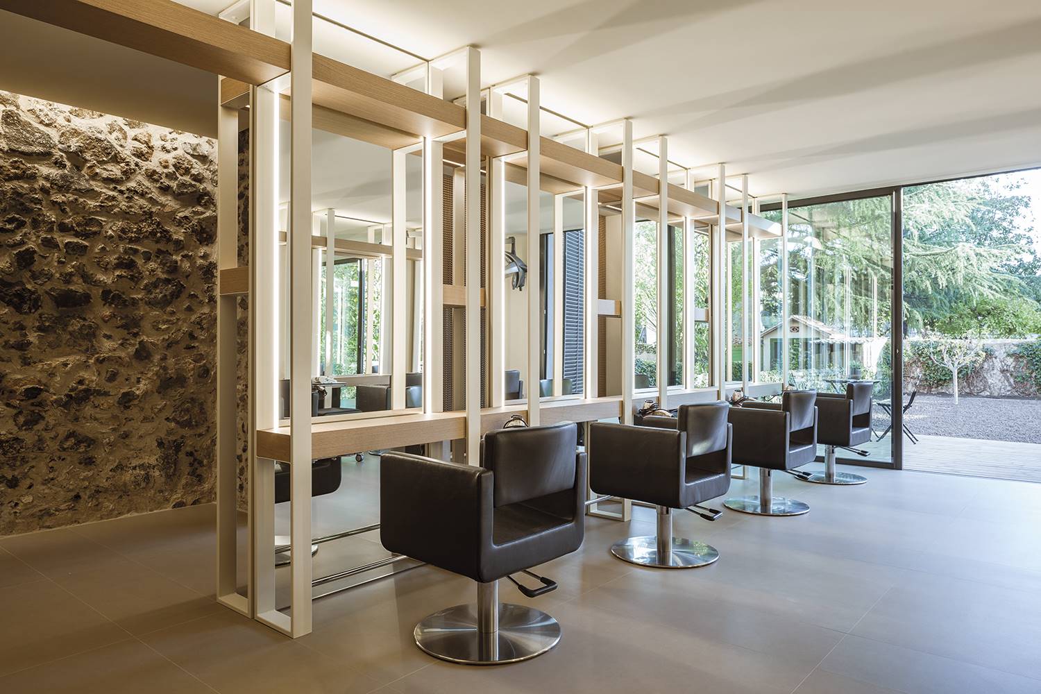 Peluquería Raffel Pagés en Olot (Girona), de Arnau Estudi d'Arquitectura, premio Trabajar