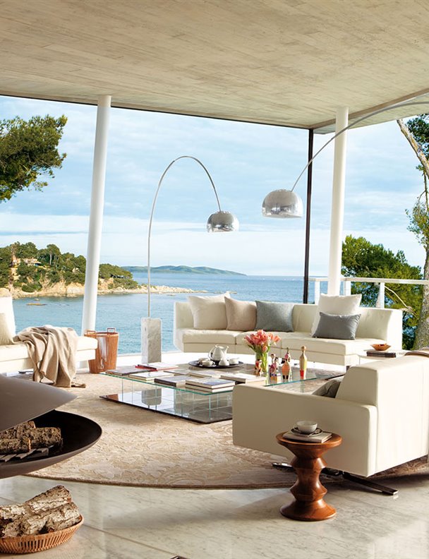 El techo de cobre de esta casa, con vistas a la playa, te deslumbrará