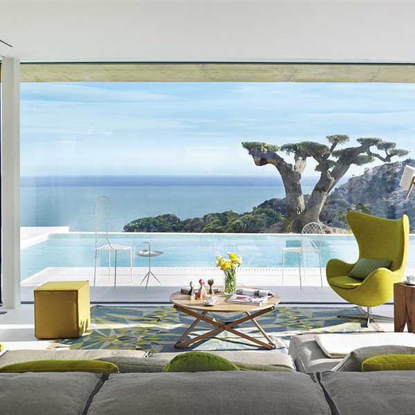 Las paredes de cristal de esta casa tienen la mejor vista de la playa 