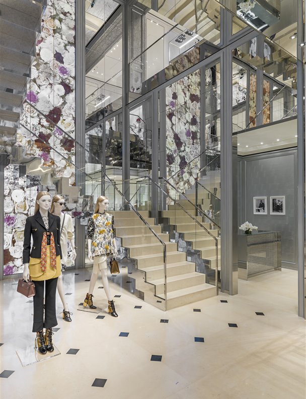 Dior abre una nueva 'boutique' en Barcelona plagada de buen diseño 