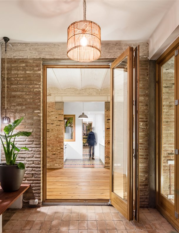 Un piso en Gracia con un estudio de música y baldosas hidráulicas