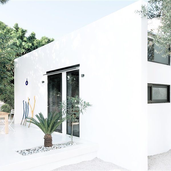 Una mini casa prefabricada en Grecia muy completa