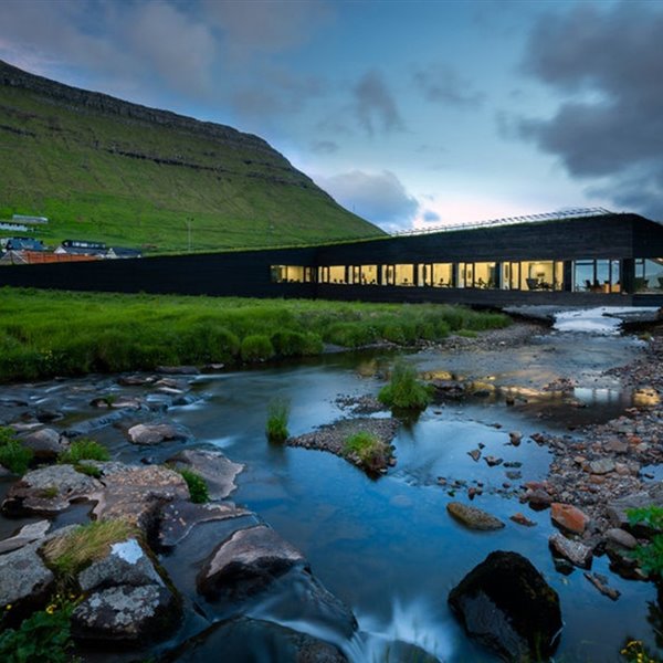 El ayuntamiento puente de las Islas Feroe 