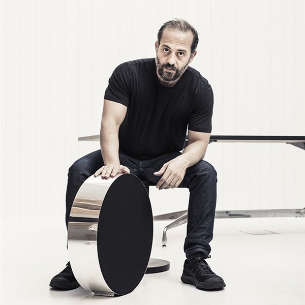 Michael Anastassiades da la nota con Bang & Olufsen