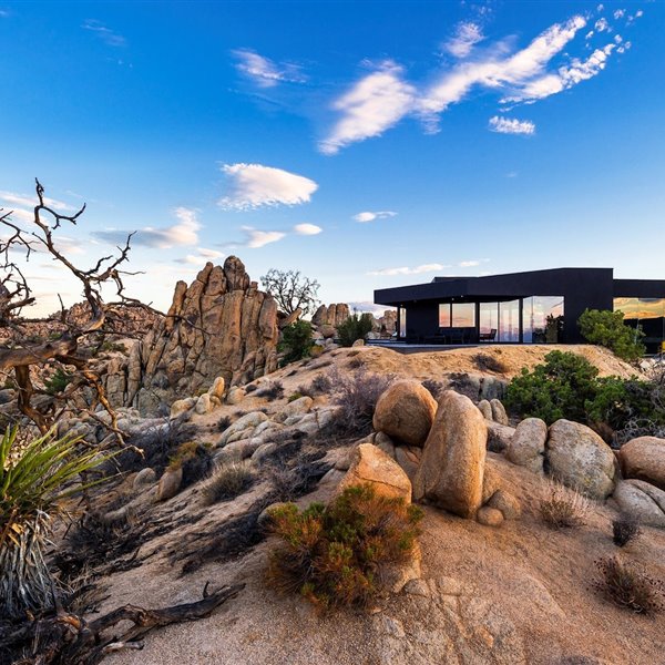 Casa negra del desierto, Oller & Pejic Architects, Yucca Valley, California (2013)
