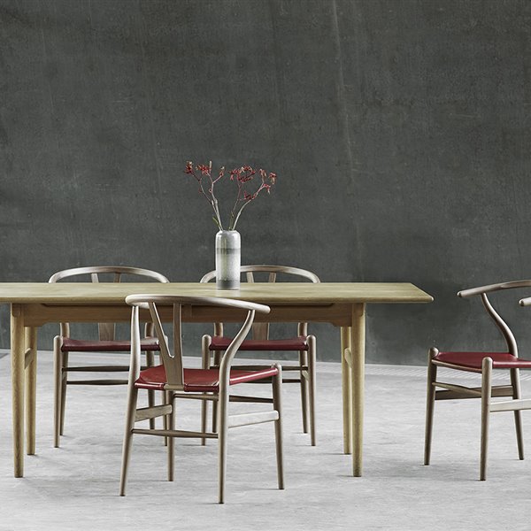Una CH24 Wishbone Chair en versión exclusiva