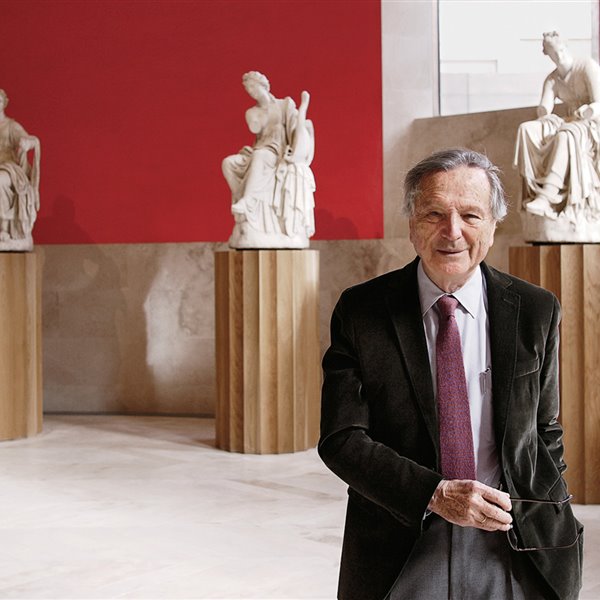 Fotografía de Rafael Moneo en el Museo del Prado.