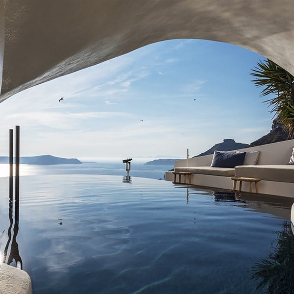 hotel porto fira suites.jpg