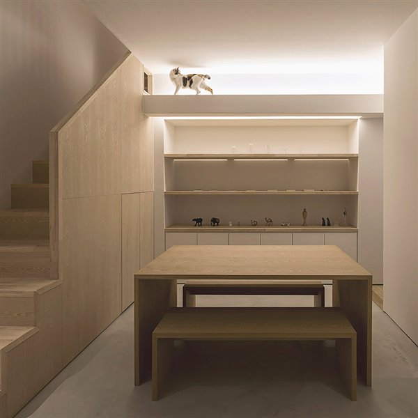 house-is-do-do-tokyo-japan-minimal-white-wood-cat dezeen sqa