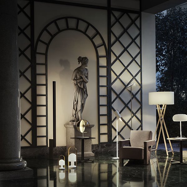 Imagen general de la firma de lámparas Marset en su nuevo showroom de Milán.