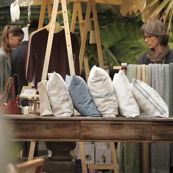 La Algodonera cierra el verano con un nuevo mercado textil 'delicatessen'
