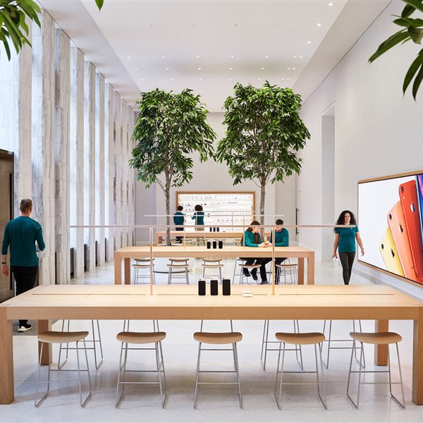 ¿Qué arquitecto famoso está transformando Apple?