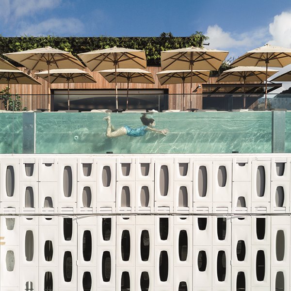La visión desde la piscina es una de las grandes experiencias que ofrece el Hotel Emiliano
