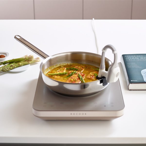 Los utensilios vienen acompañados de un libro de recetas elaborado por Joan Roca