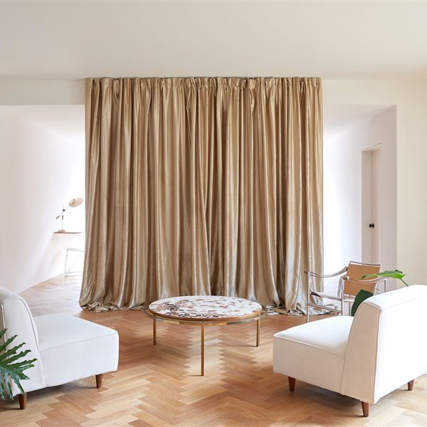 Salon con separacion de cortinas