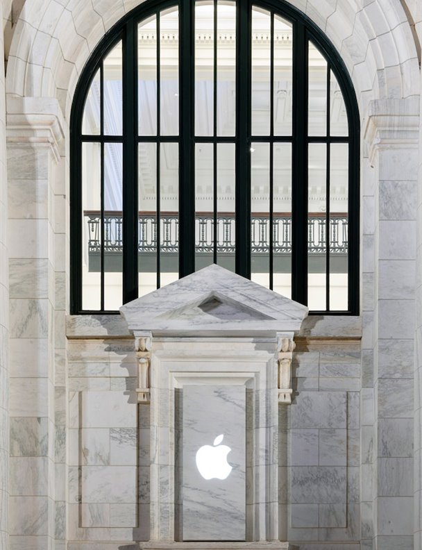 ¿Qué arquitecto famoso está transformando Apple?