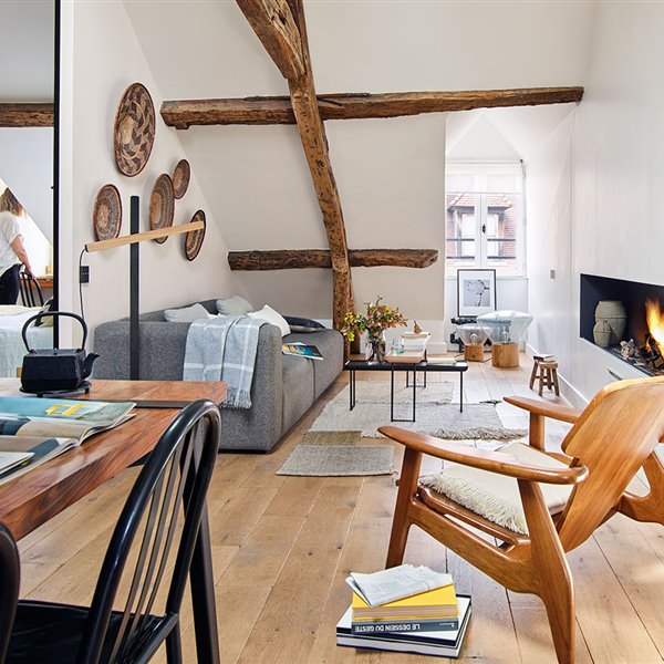Sofá Mags de Hay y mesa de centro Torei, de Luca Nichetto para Cassina